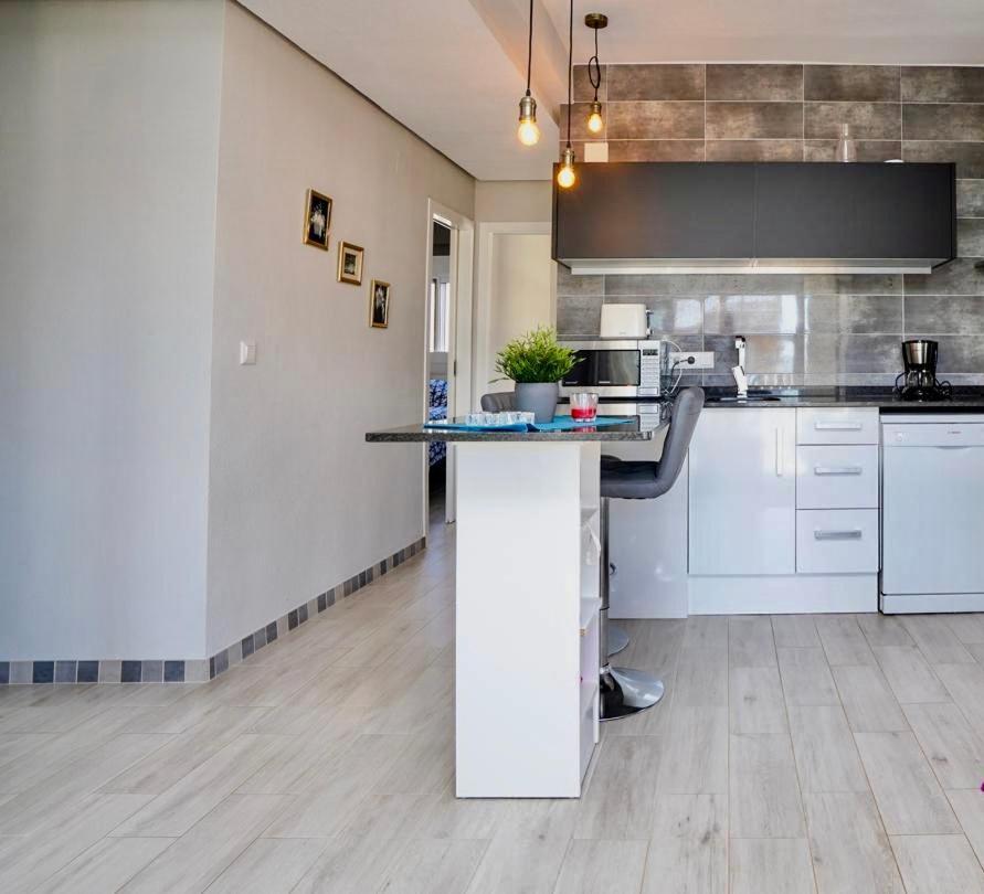 Three Bedroom Top Apartment By The Beach 圣波拉 外观 照片
